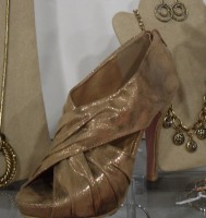 ZAPATO ABIERTO DE FIESTA CHESCO DORADO